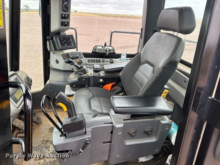 image for item EH0264 2021 Caterpillar 815 HRC soil compactor