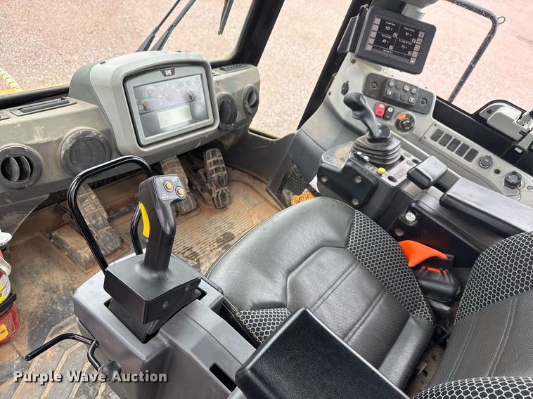 image for item EH0264 2021 Caterpillar 815 HRC soil compactor