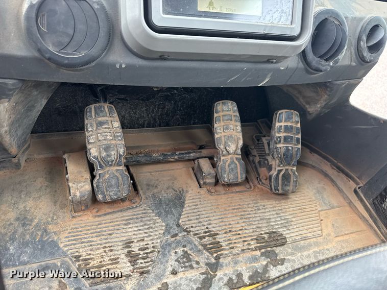 image for item EH0264 2021 Caterpillar 815 HRC soil compactor