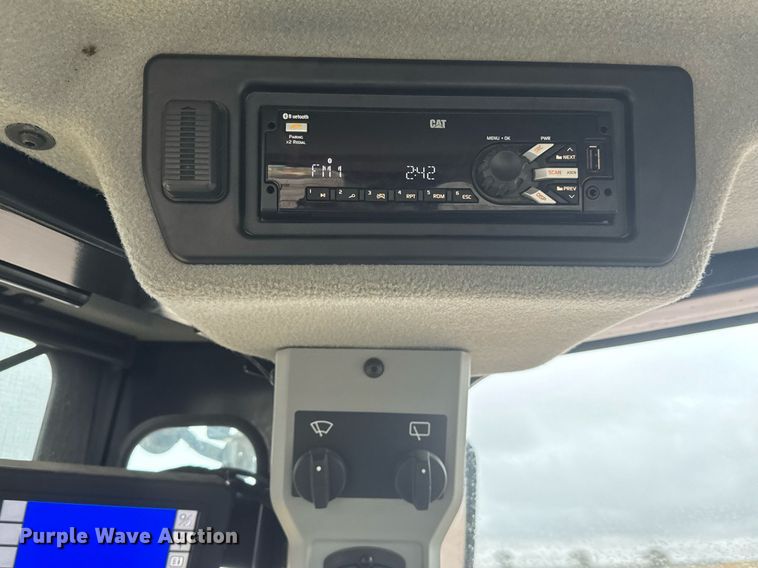 image for item EH0264 2021 Caterpillar 815 HRC soil compactor