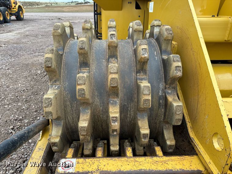 image for item EH0264 2021 Caterpillar 815 HRC soil compactor