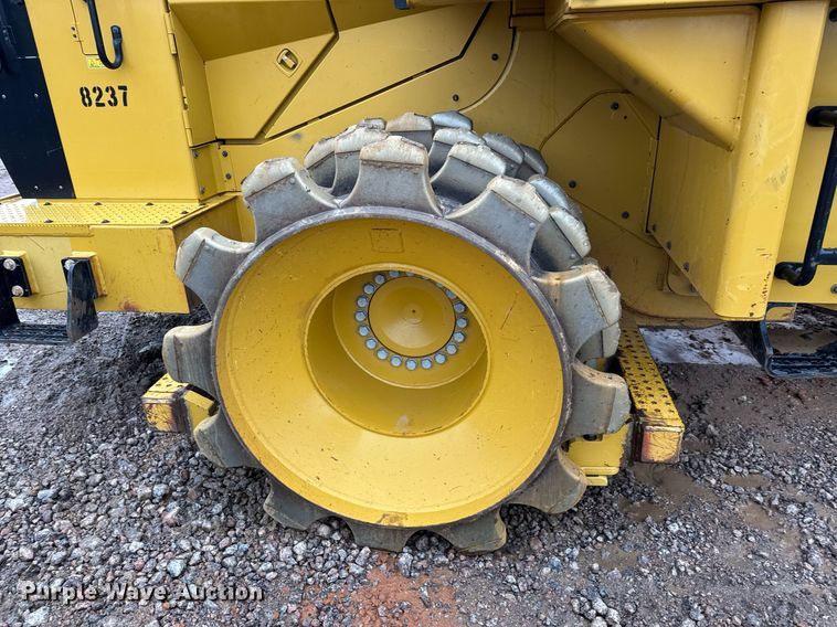 image for item EH0264 2021 Caterpillar 815 HRC soil compactor