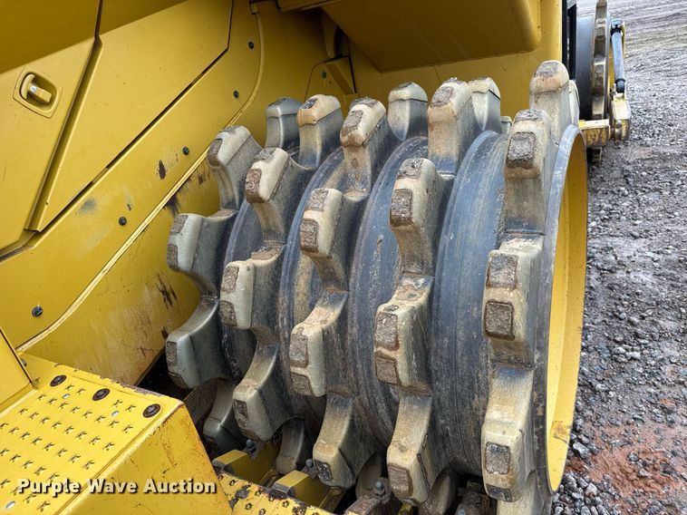 image for item EH0264 2021 Caterpillar 815 HRC soil compactor