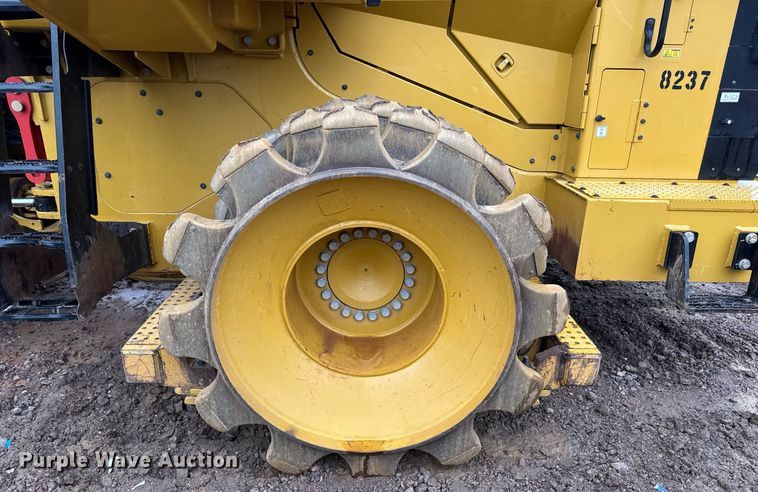 image for item EH0264 2021 Caterpillar 815 HRC soil compactor