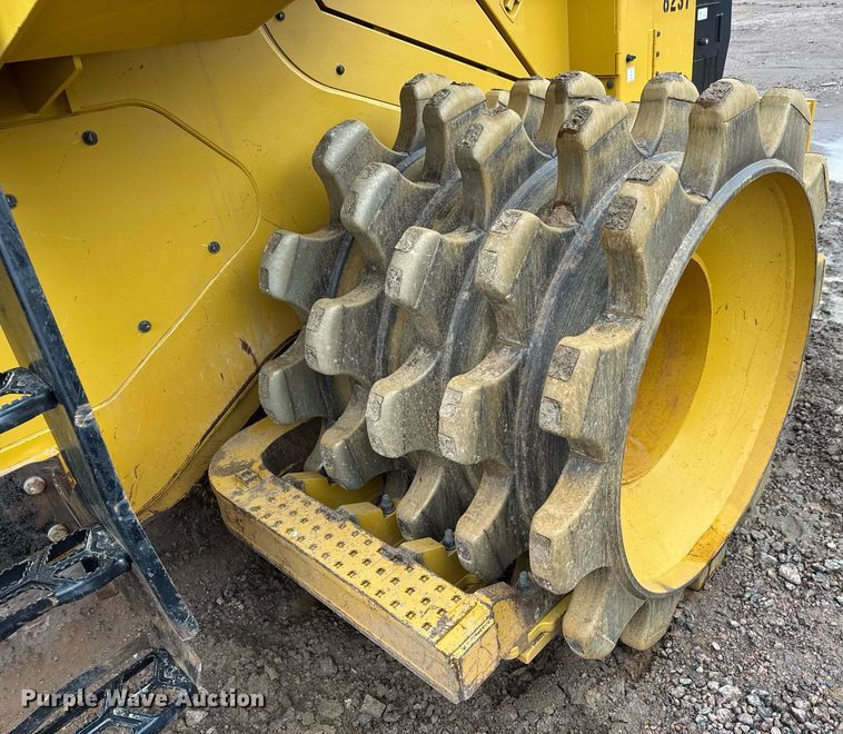 image for item EH0264 2021 Caterpillar 815 HRC soil compactor