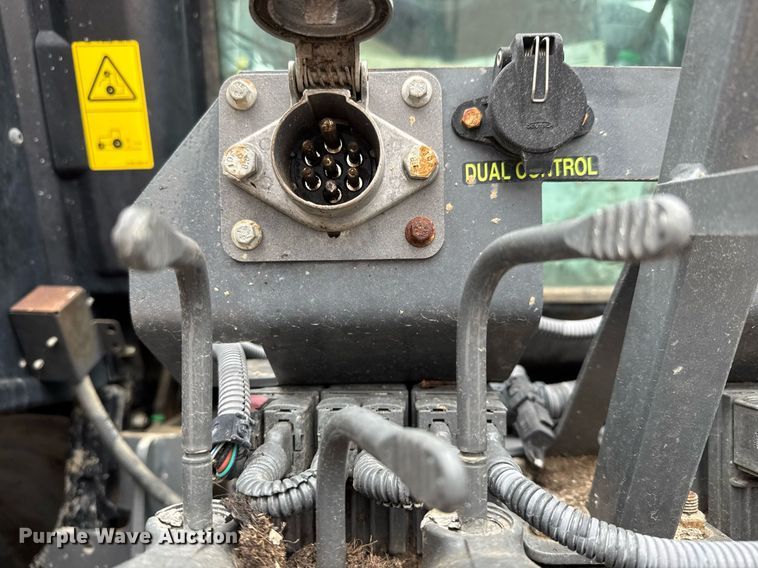 image for item EH0268 2016 Challenger MT675E MFWD tractor