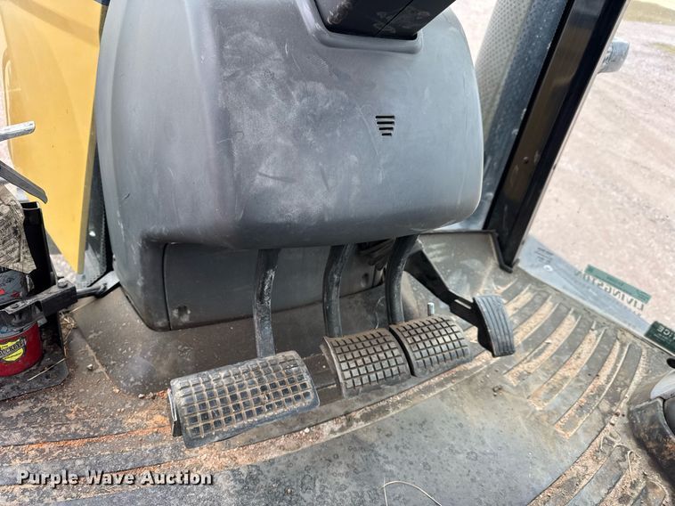 image for item EH0268 2016 Challenger MT675E MFWD tractor