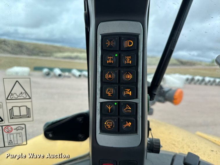 image for item EH0268 2016 Challenger MT675E MFWD tractor