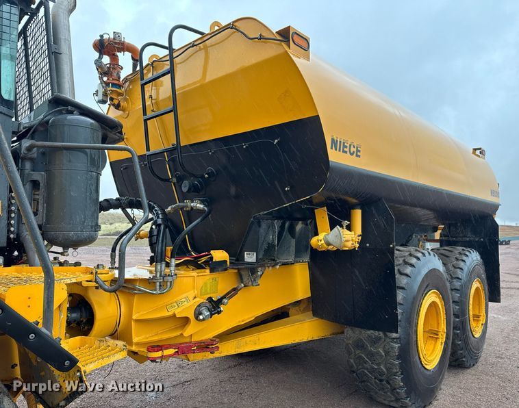 image for item EH0272 2008 Volvo A25E water wagon