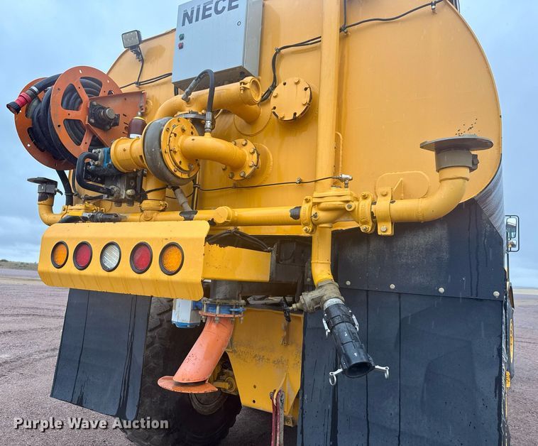 image for item EH0272 2008 Volvo A25E water wagon