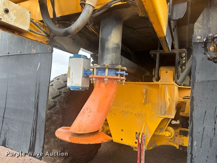 image for item EH0272 2008 Volvo A25E water wagon