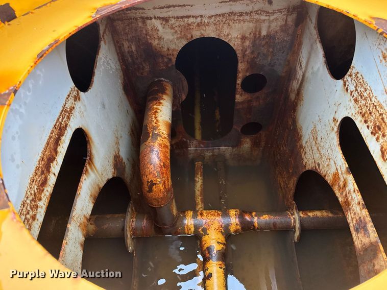 image for item EH0272 2008 Volvo A25E water wagon