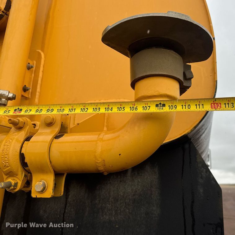 image for item EH0272 2008 Volvo A25E water wagon