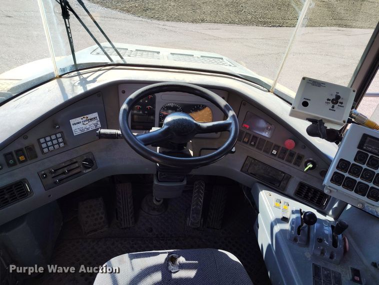 image for item EH0272 2008 Volvo A25E water wagon