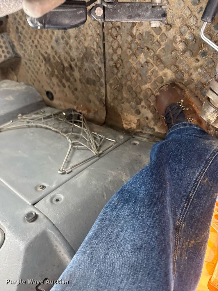 image for item EH0272 2008 Volvo A25E water wagon