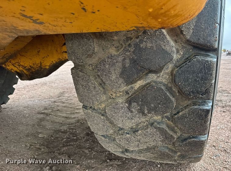 image for item EH0272 2008 Volvo A25E water wagon