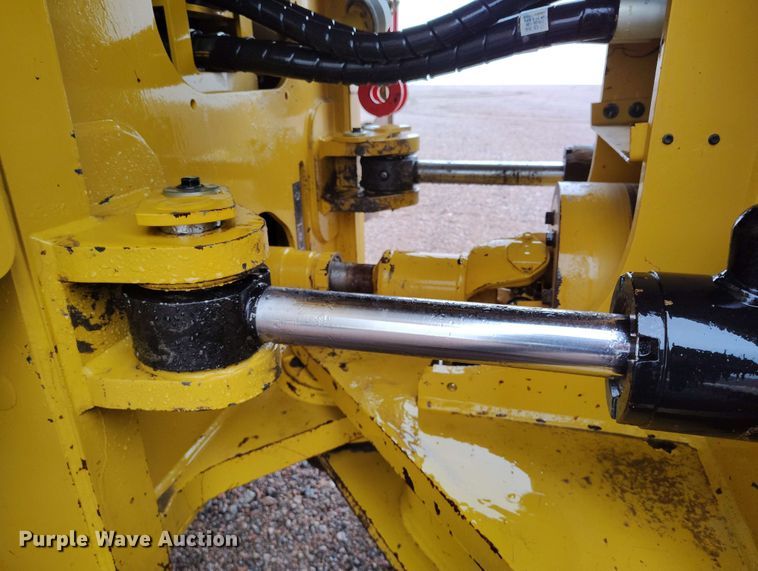 image for item EH0273 2020 Caterpillar 815K soil compactor