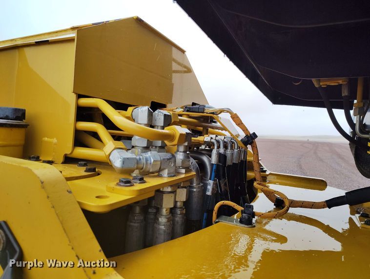 image for item EH0273 2020 Caterpillar 815K soil compactor