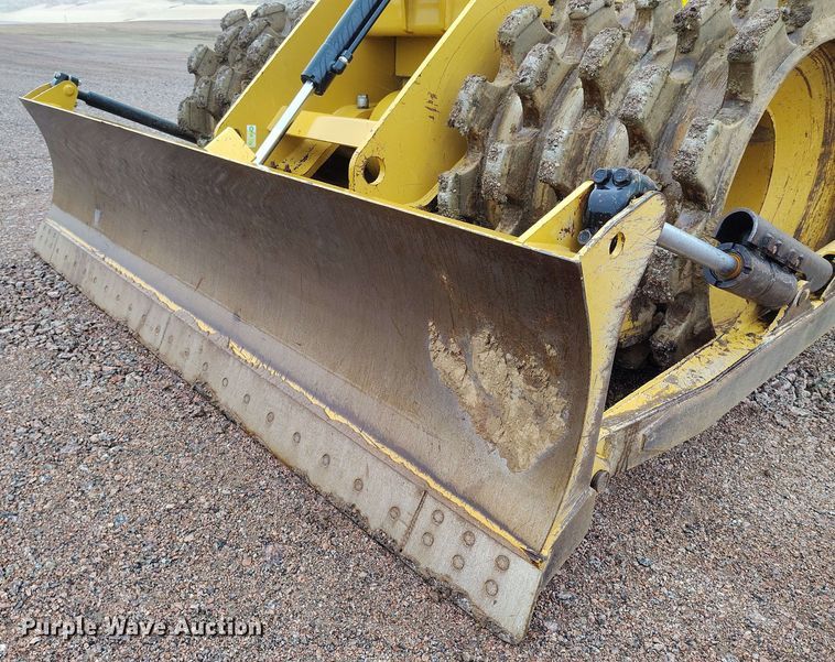 image for item EH0273 2020 Caterpillar 815K soil compactor
