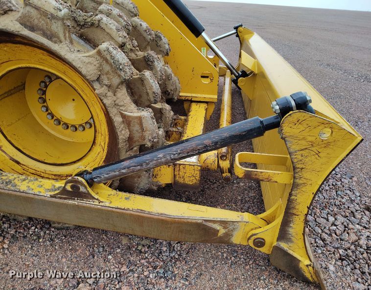 image for item EH0273 2020 Caterpillar 815K soil compactor