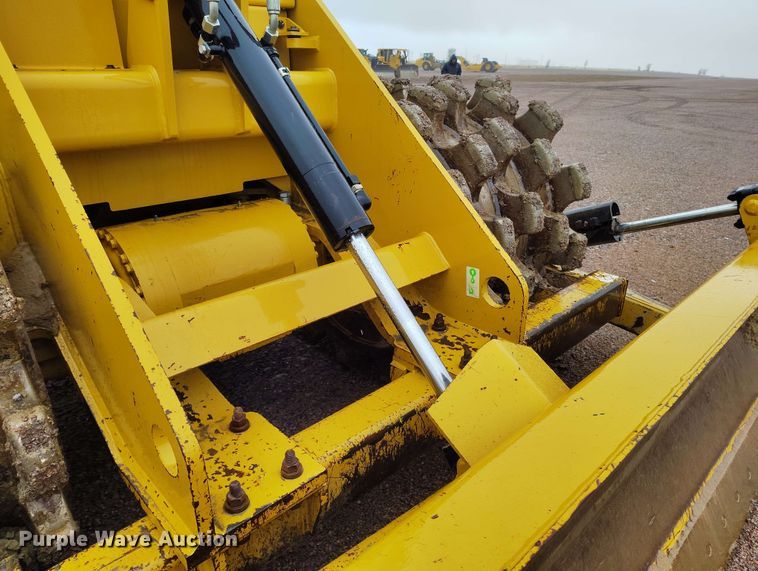 image for item EH0273 2020 Caterpillar 815K soil compactor