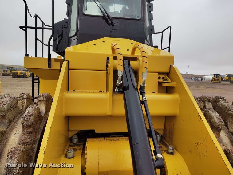 image for item EH0273 2020 Caterpillar 815K soil compactor
