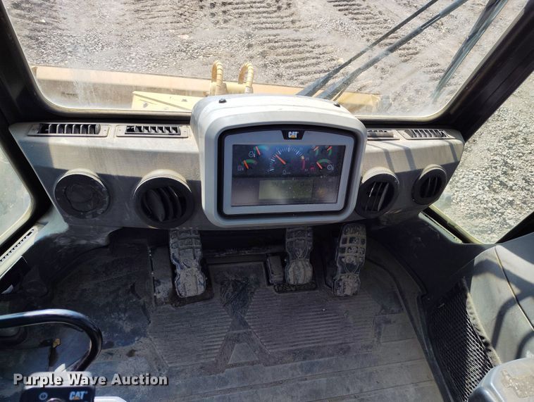 image for item EH0273 2020 Caterpillar 815K soil compactor