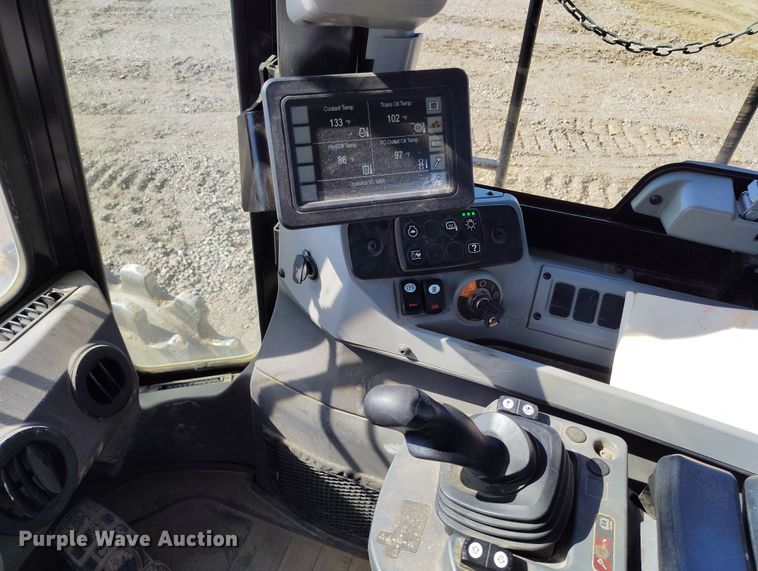 image for item EH0273 2020 Caterpillar 815K soil compactor