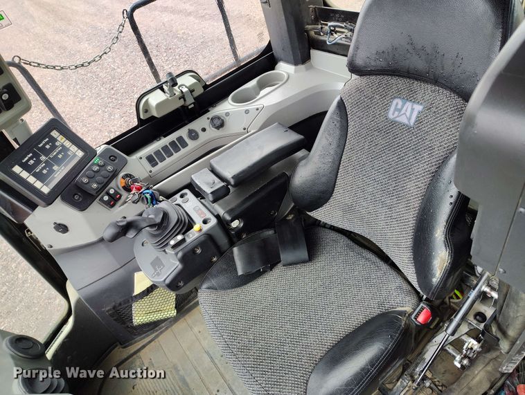 image for item EH0273 2020 Caterpillar 815K soil compactor