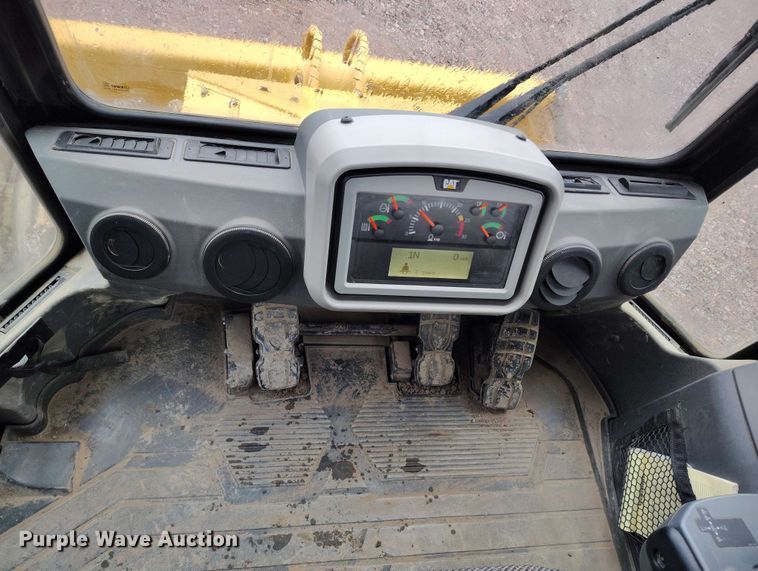 image for item EH0273 2020 Caterpillar 815K soil compactor