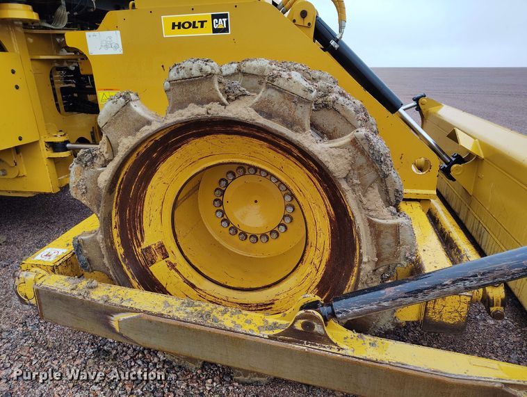 image for item EH0273 2020 Caterpillar 815K soil compactor