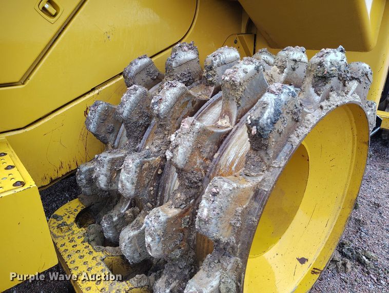 image for item EH0273 2020 Caterpillar 815K soil compactor