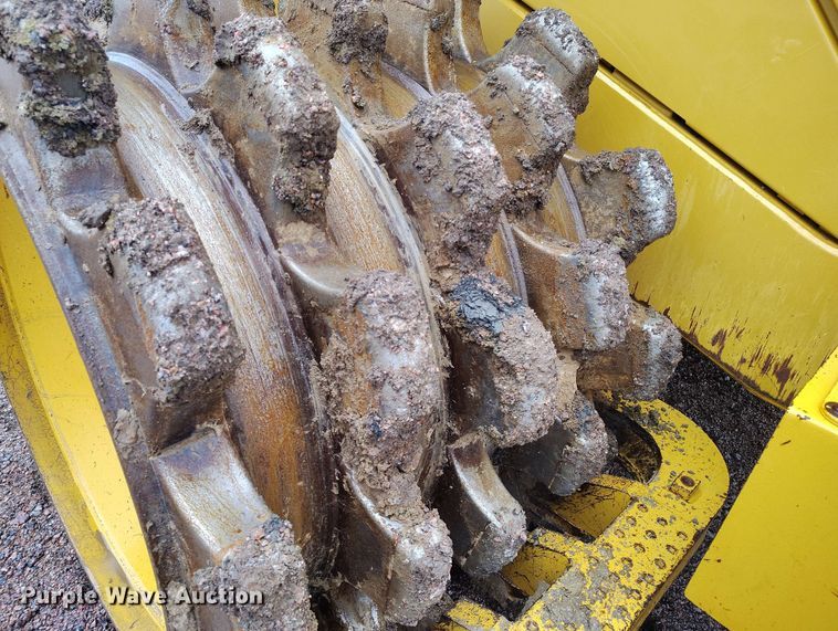 image for item EH0273 2020 Caterpillar 815K soil compactor