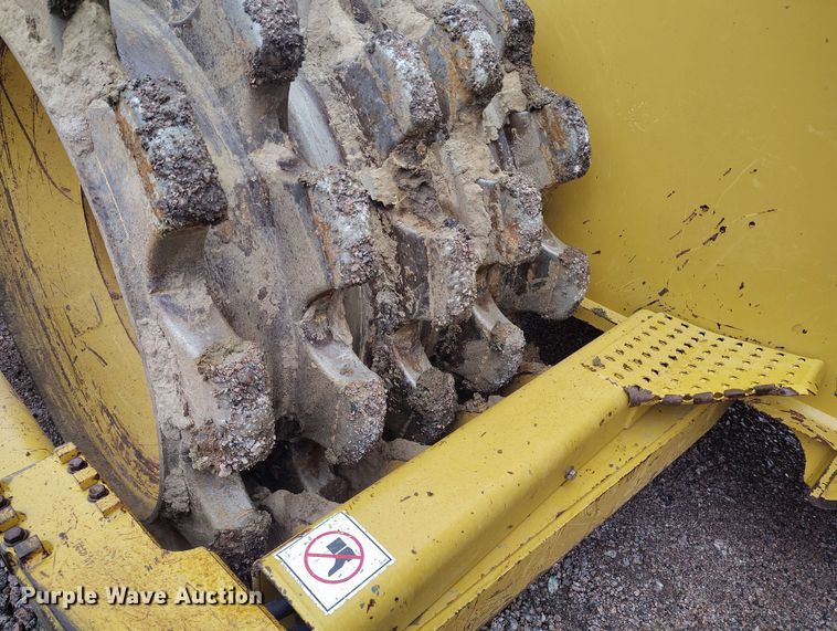 image for item EH0273 2020 Caterpillar 815K soil compactor