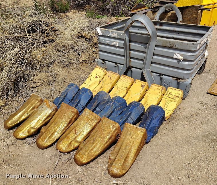 image for item EH0322 (18) excavator bucket teeth