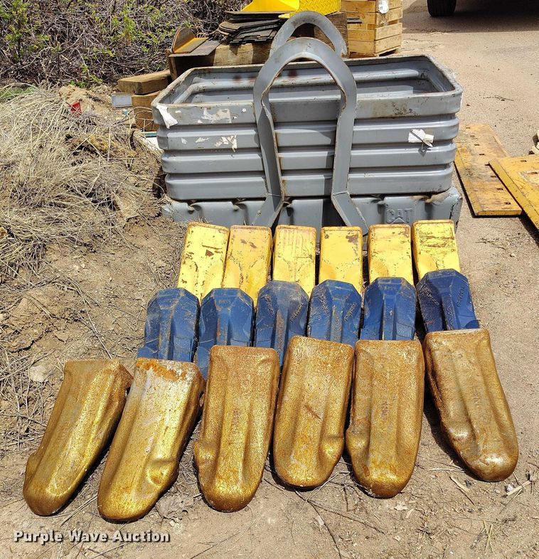 image for item EH0322 (18) excavator bucket teeth