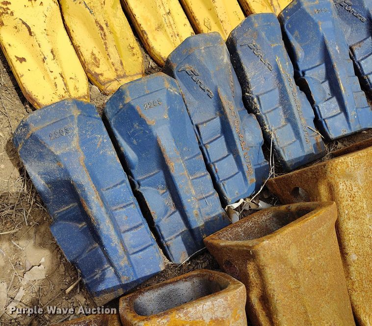 image for item EH0322 (18) excavator bucket teeth