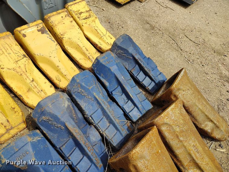 image for item EH0322 (18) excavator bucket teeth