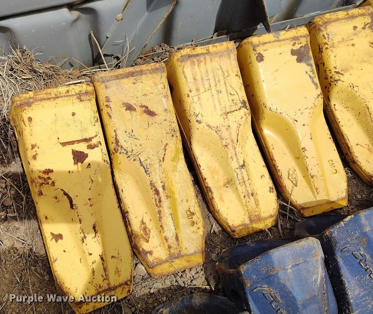 image for item EH0322 (18) excavator bucket teeth