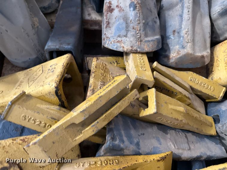 image for item EJ3752 Approximately 50 bucket attachments