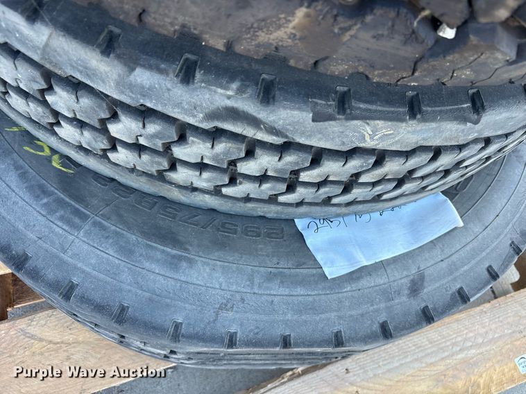 image for item EJ3770 (10) tires