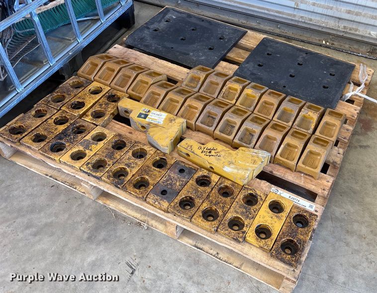 image for item EJ3774 Caterpillar soil compactor parts