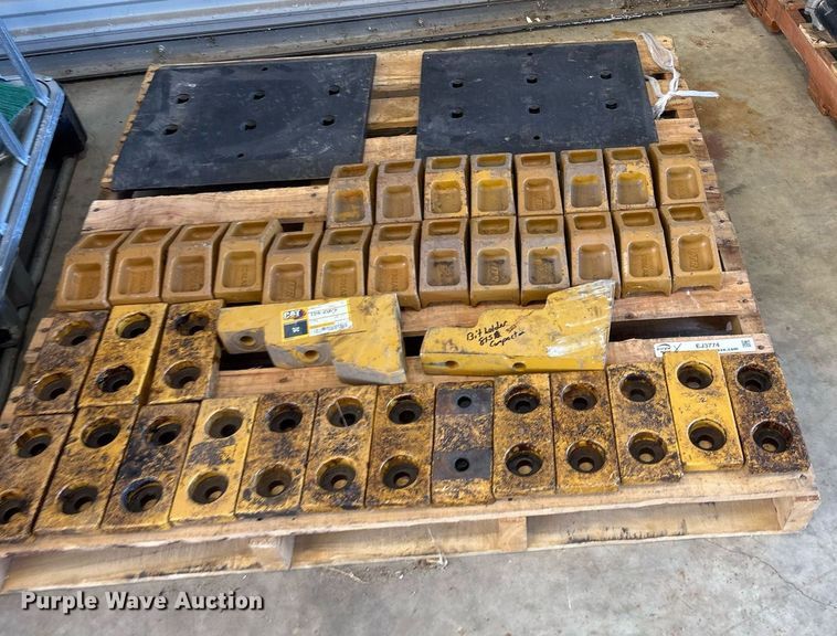 image for item EJ3774 Caterpillar soil compactor parts