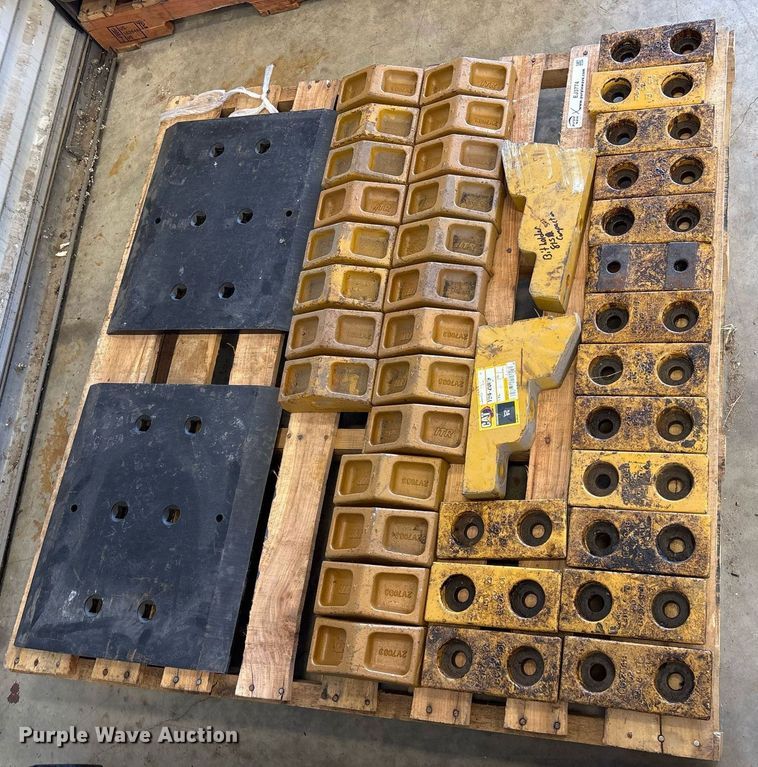 image for item EJ3774 Caterpillar soil compactor parts