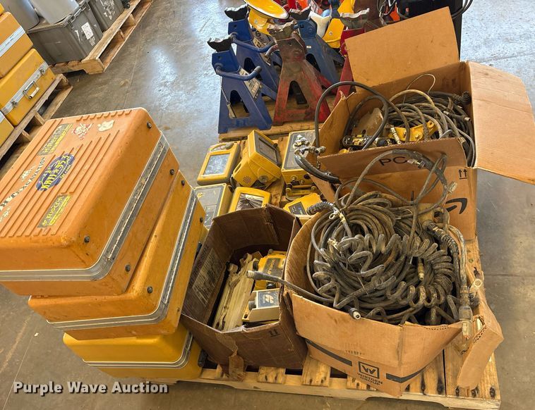 image for item EJ3780 Topcon  GPS equipment