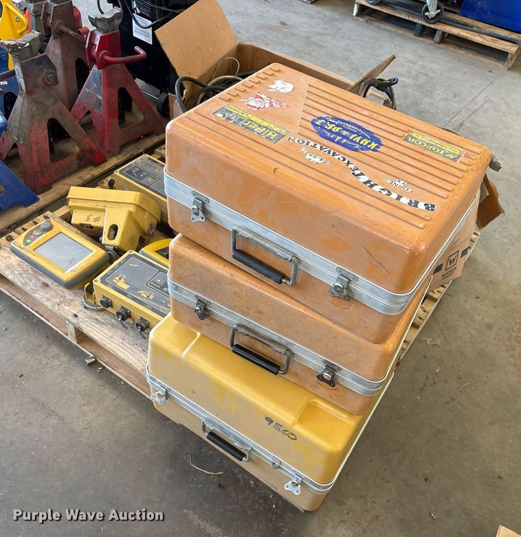 image for item EJ3780 Topcon  GPS equipment