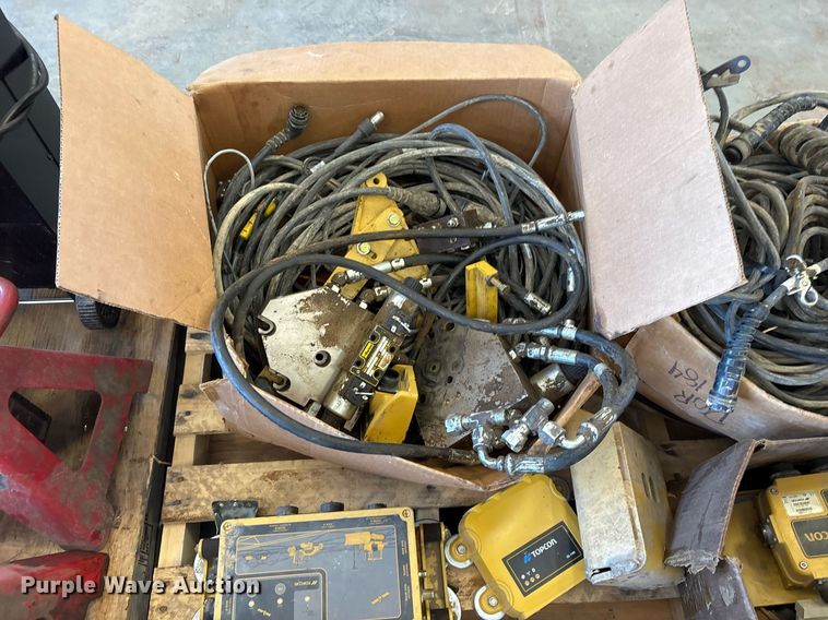 image for item EJ3780 Topcon  GPS equipment