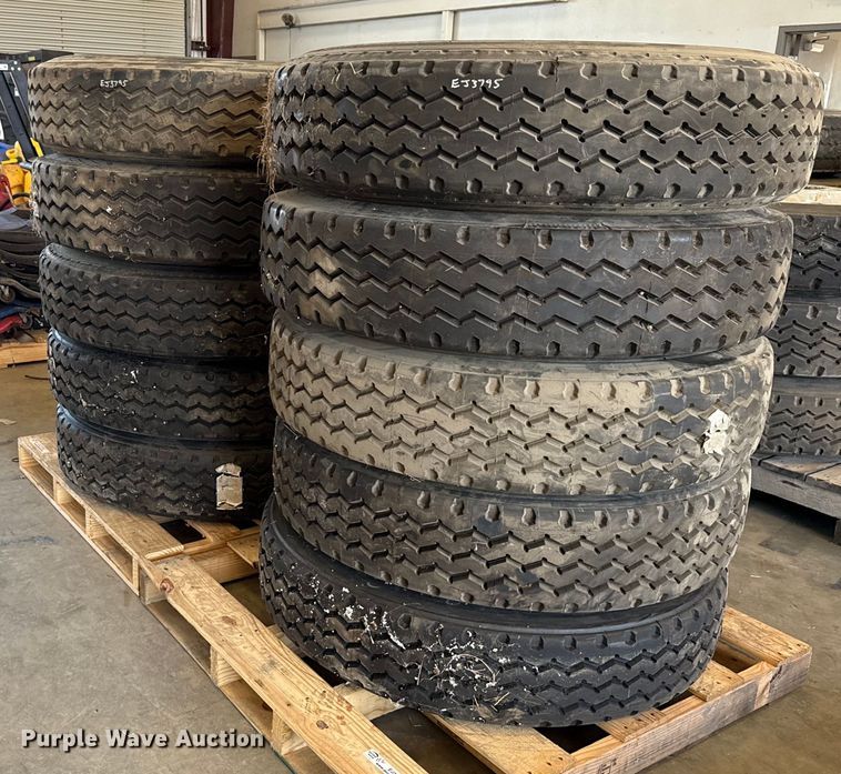 image for item EJ3795 (8) 11R24.5 retreaded tires