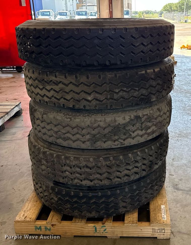 image for item EJ3795 (8) 11R24.5 retreaded tires