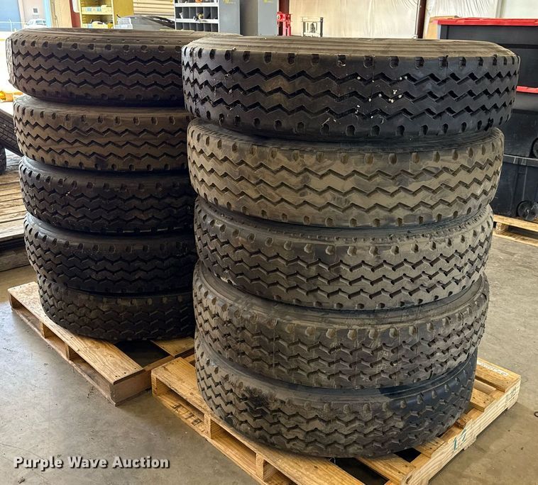 image for item EJ3795 (8) 11R24.5 retreaded tires